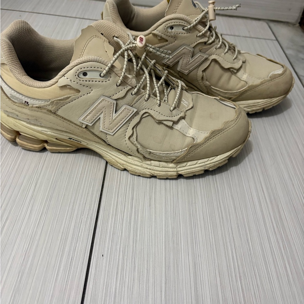 New Balance Men's Tan Sneakers